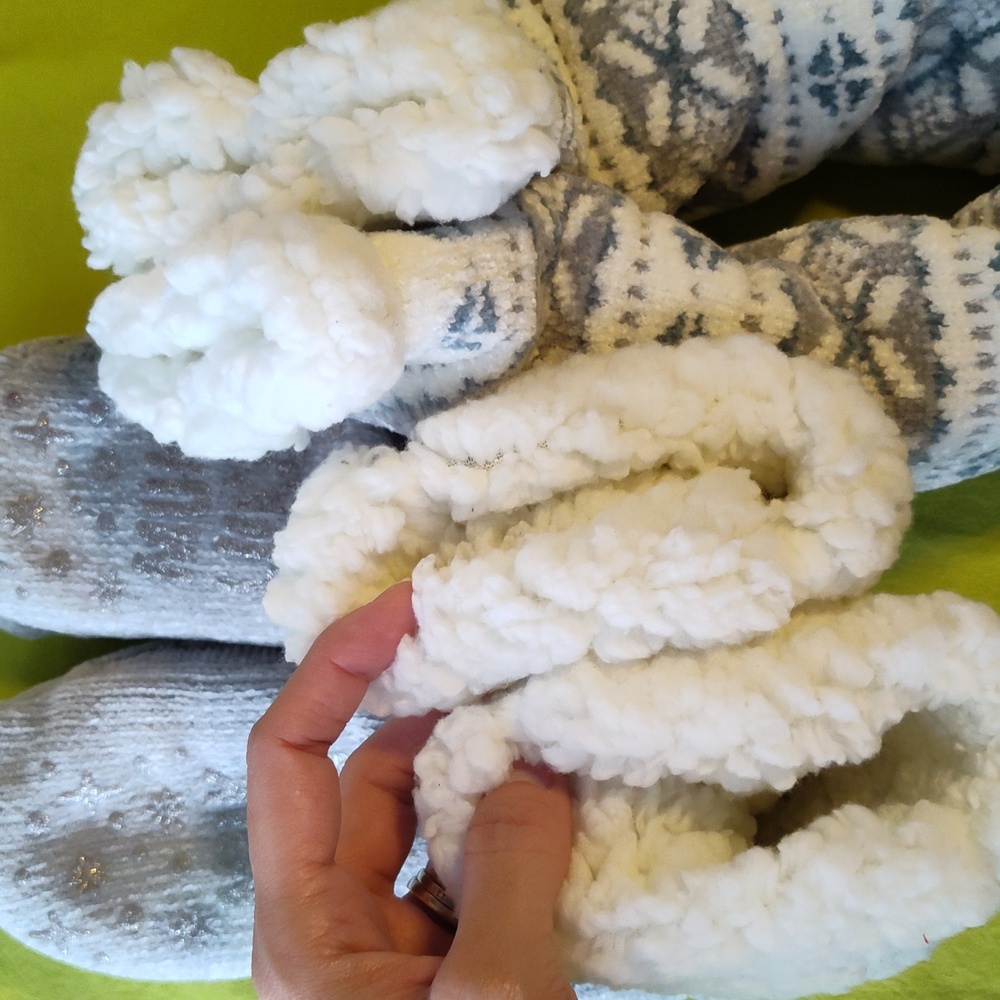NWOT Muk Luks Chenille Plush Lined Cabin Socks - Picture 7 of 8